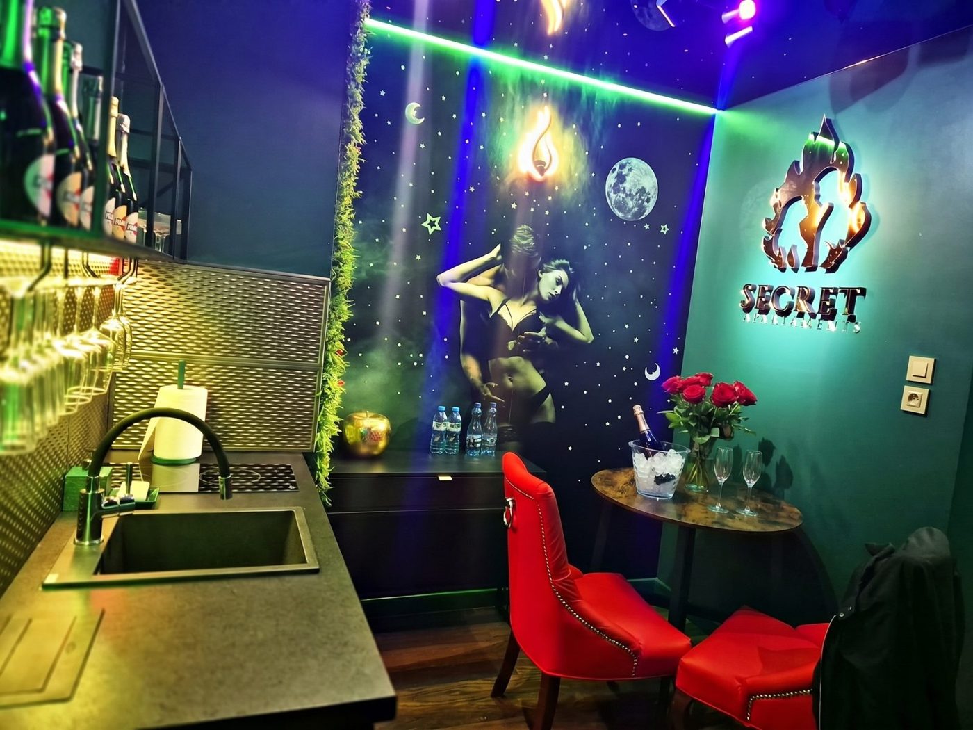 Apartament Secret Apartments - strefa barowa
